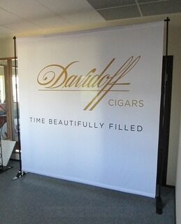 Taustasein Davidoff cigars